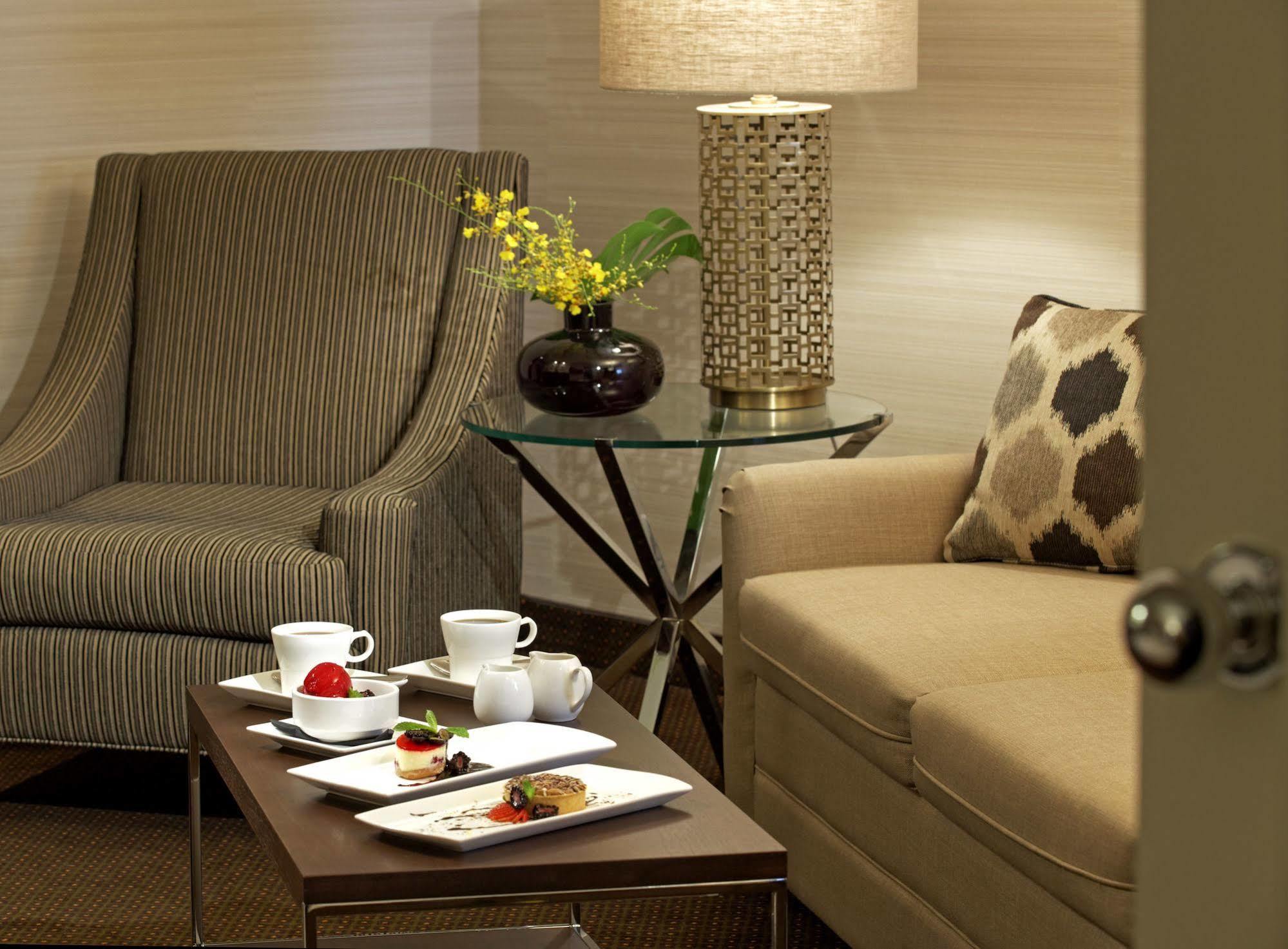 Cambridge Suites Toronto Buitenkant foto