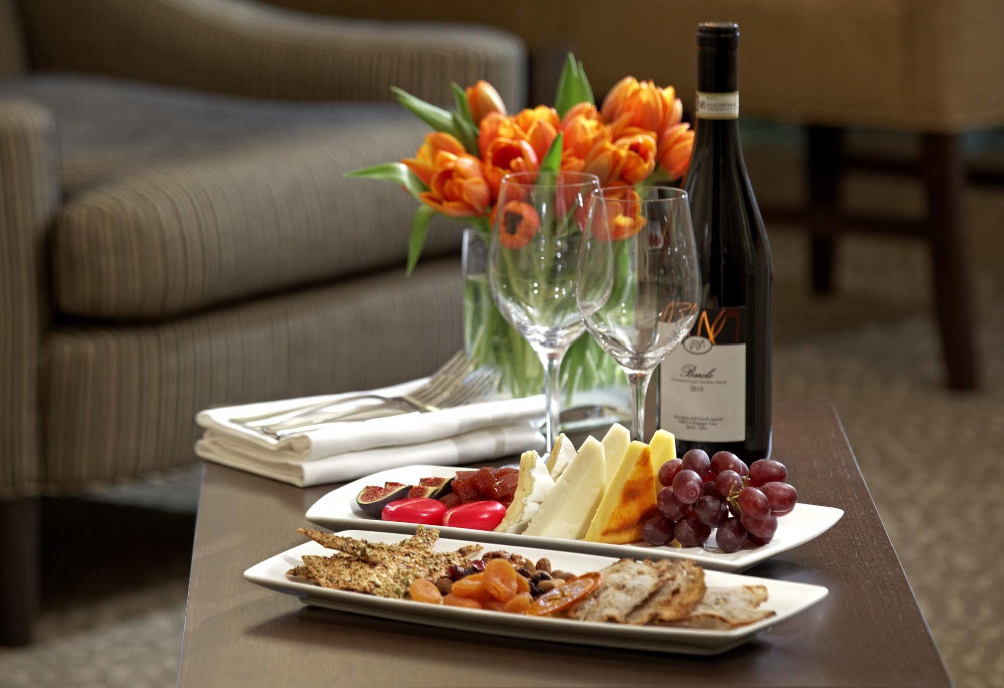 Cambridge Suites Toronto Buitenkant foto