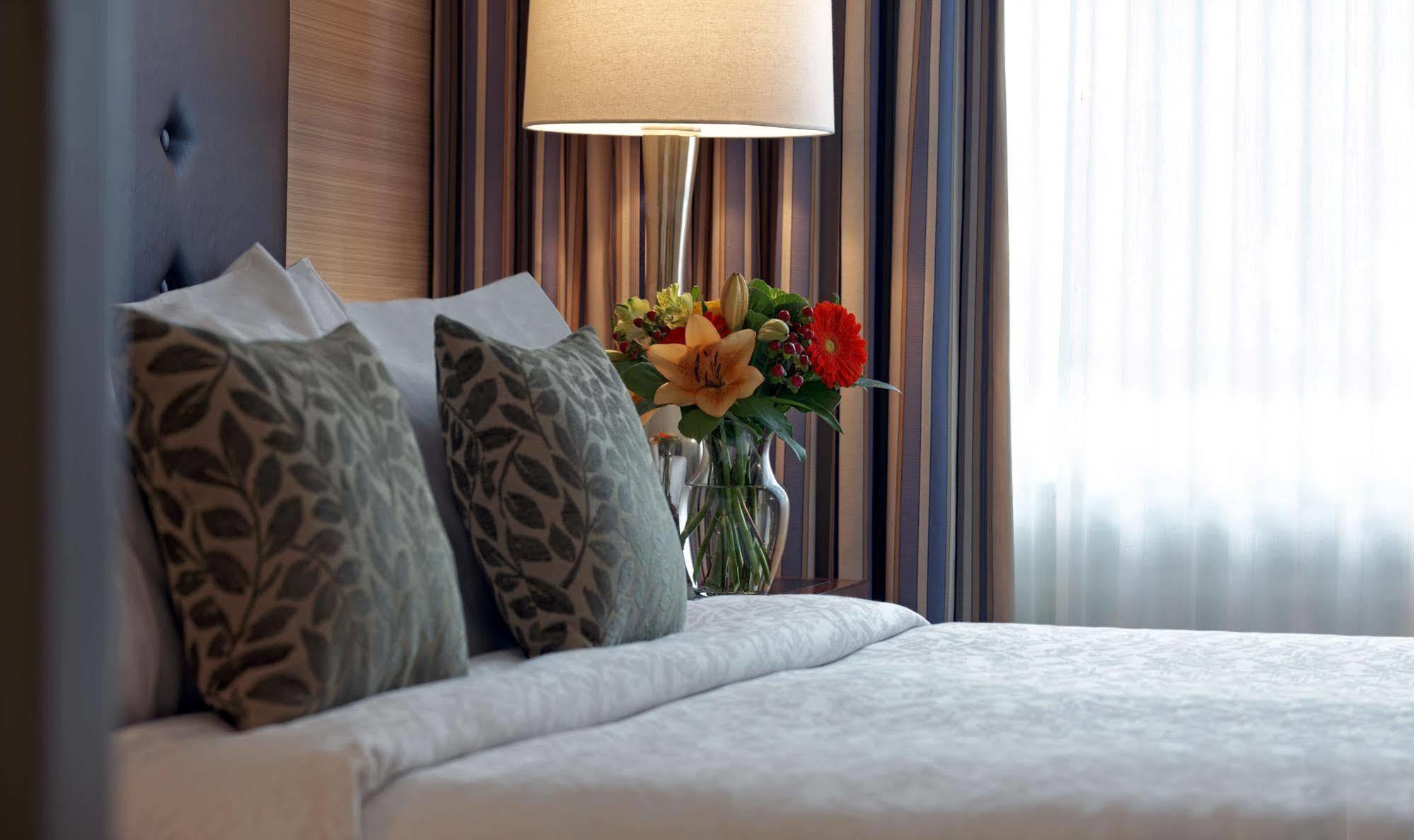 Cambridge Suites Toronto Buitenkant foto